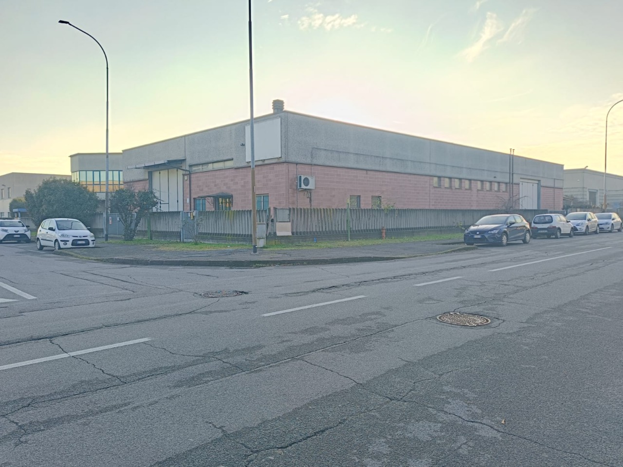 Mozione dei gruppi di maggioranza a Treviglio: “Il capannone non diventi una moschea”