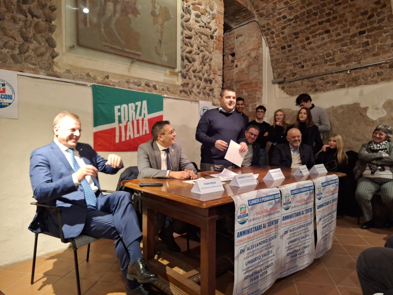 Forza Italia marcia e riempie la Rocca a Cologno. “No all’autostrada, pensiamo alla Nuova Cremasca”