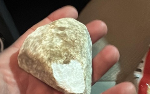 Sassi lanciati contro le auto tra Curno e Ponte San Pietro: tre ragazzini identificati e denunciati