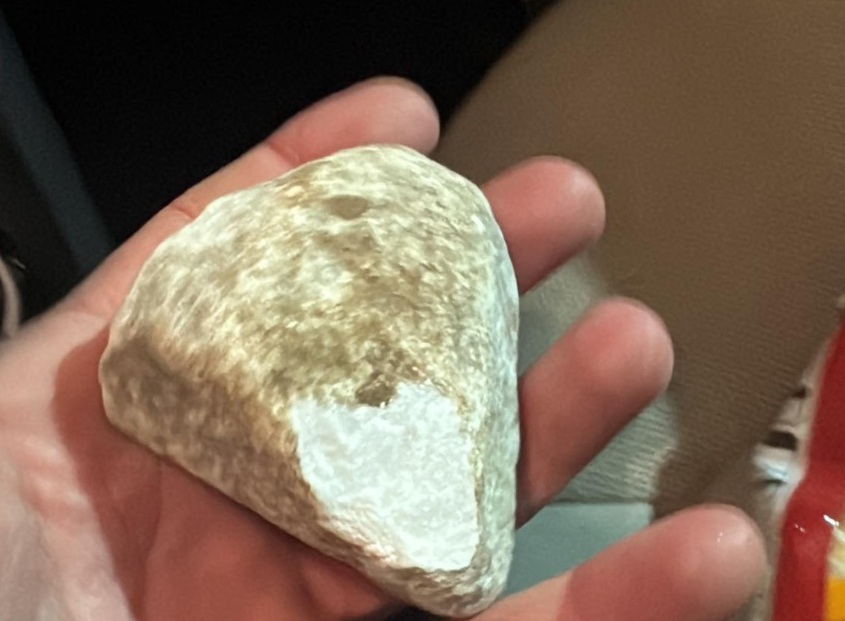 Sassi lanciati contro le auto tra Curno e Ponte San Pietro: tre ragazzini identificati e denunciati