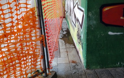 Stazione ostaggio dell’inciviltà: sottopassi e parcheggi tra degrado e rischi per la sicurezza