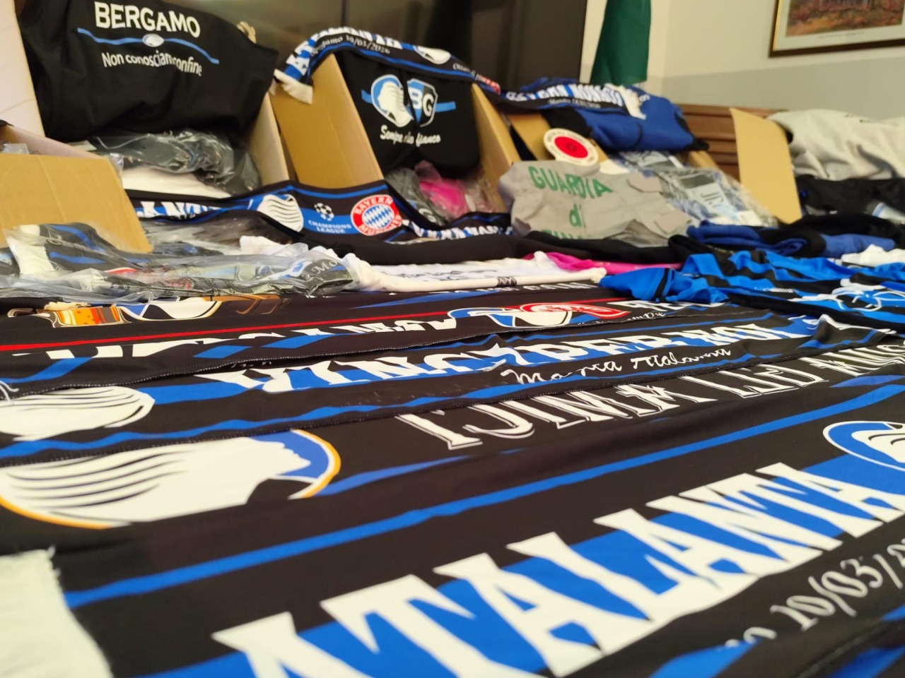 Merchandising contraffatto per Atalanta – Bayern Monaco: scatta il sequestro in un’azienda cremasca