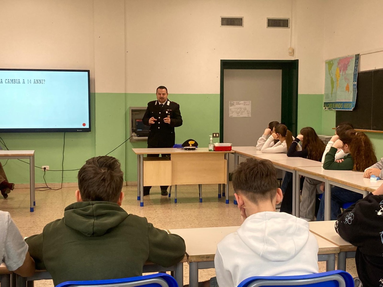 Legalità e cittadinanza attiva: i carabinieri incontrano gli studenti della scuola media “Gino Strada”
