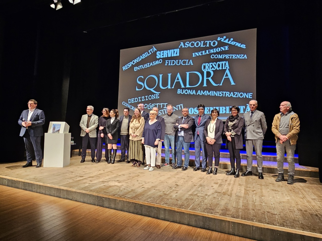 Imeri racconta dieci anni di governo, ma non scioglie le riserve sul suo successore