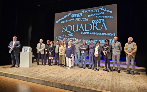 Imeri racconta dieci anni di governo, ma non scioglie le riserve sul suo successore