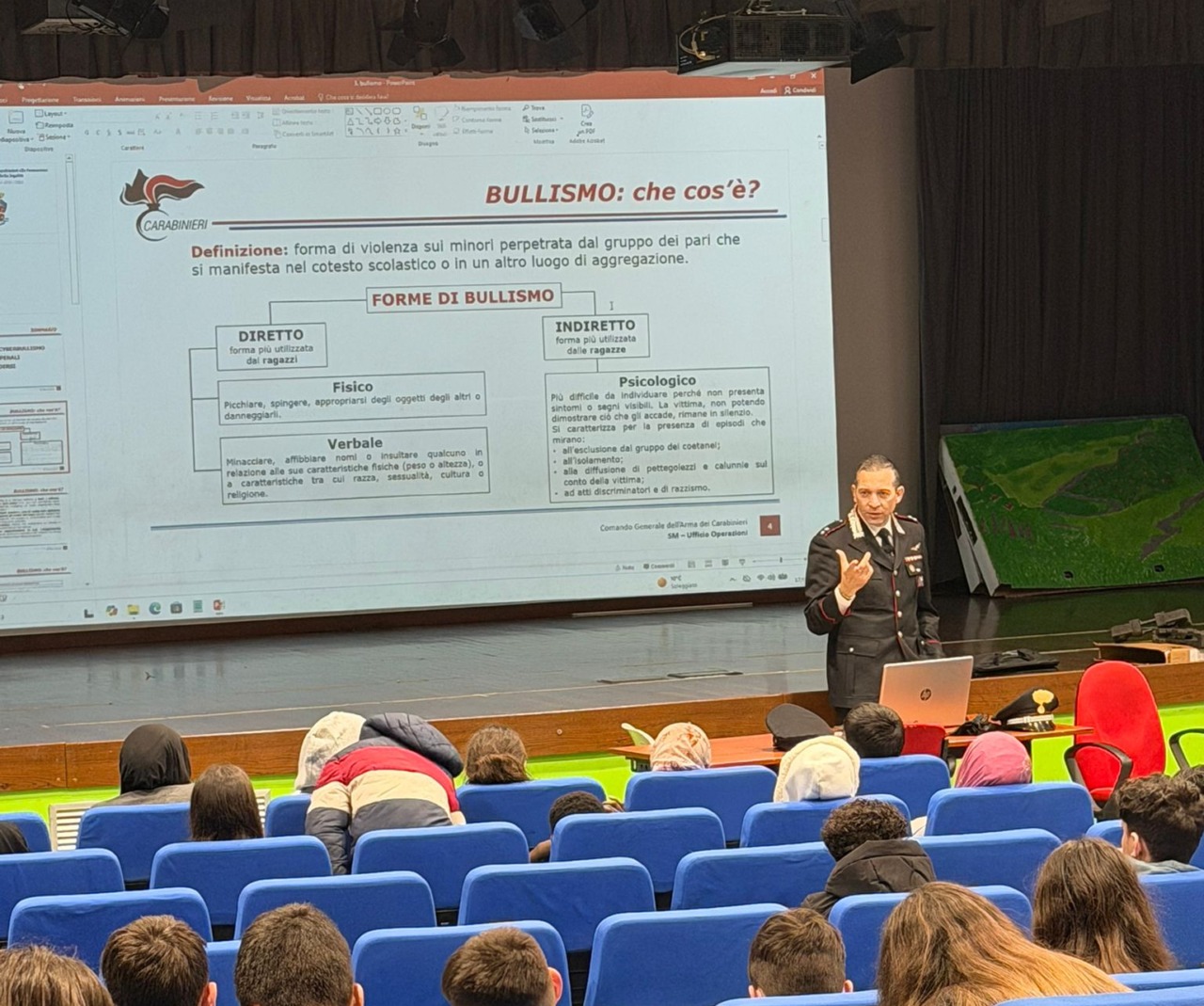 I carabinieri incontrano gli studenti: oltre 400 studenti a lezione di legalità