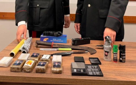 Armi improprie e un chilo di droga nella villa, arrestato un 58enne a Osio Sotto