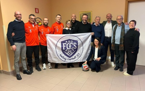 Il calcio si fa… camminando: al “Caimi” una serata che riscopre sport, salute e socialità