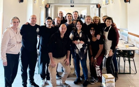 Sala gremita a Covo per il pranzo solidale: successo per l’iniziativa “Un mulino per le donne di Pokong”