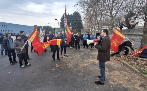 Sciopero alla Bianchi Industry, lavoratori in presidio contro il licenziamento di un collega