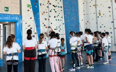 Educazione fisica e arrampicata: a Calcinate una lezione speciale per gli studenti