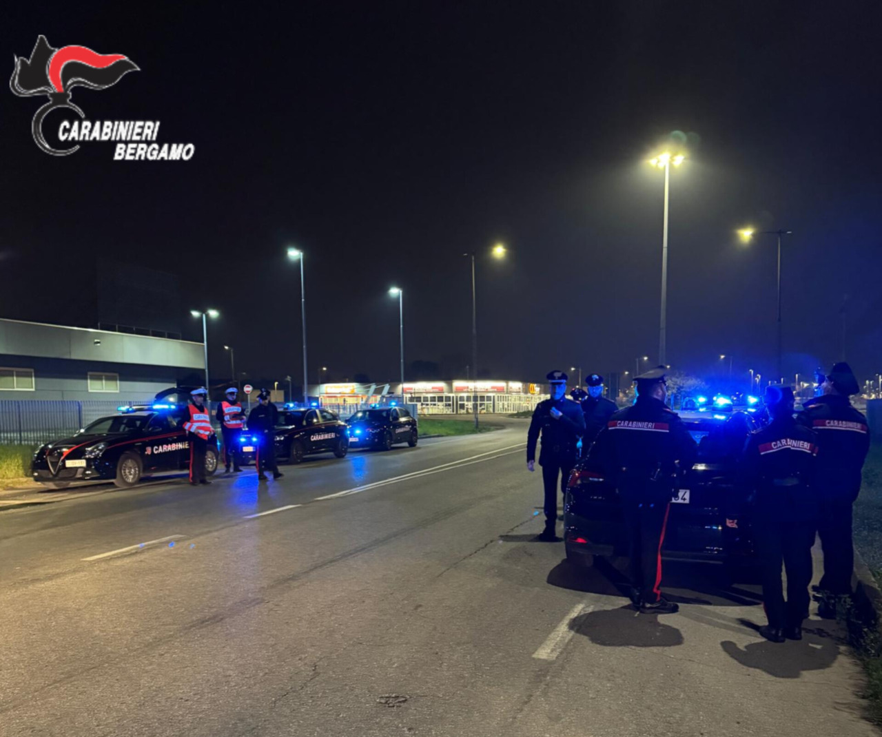In strada contro i furti, 120 persone identificate dai carabinieri in una notte