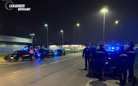 In strada contro i furti, 120 persone identificate dai carabinieri in una notte