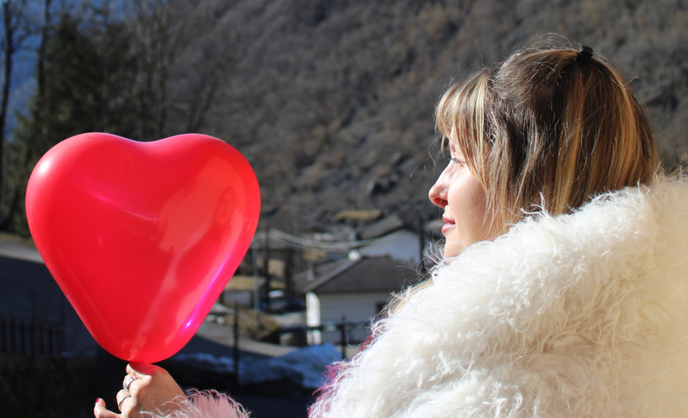 “Cantavamo insieme, ora canto di lui”, Alessia Passera dedica al papà il suo primo inedito “Torna presto”