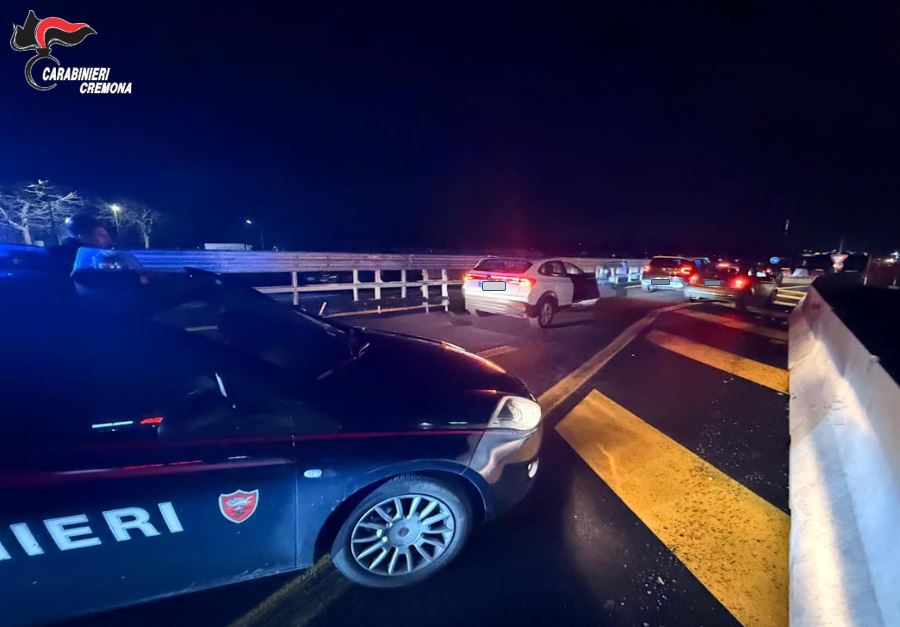 Fuggono all’Alt dei carabinieri, fermati dopo un inseguimento di 15 chilometri