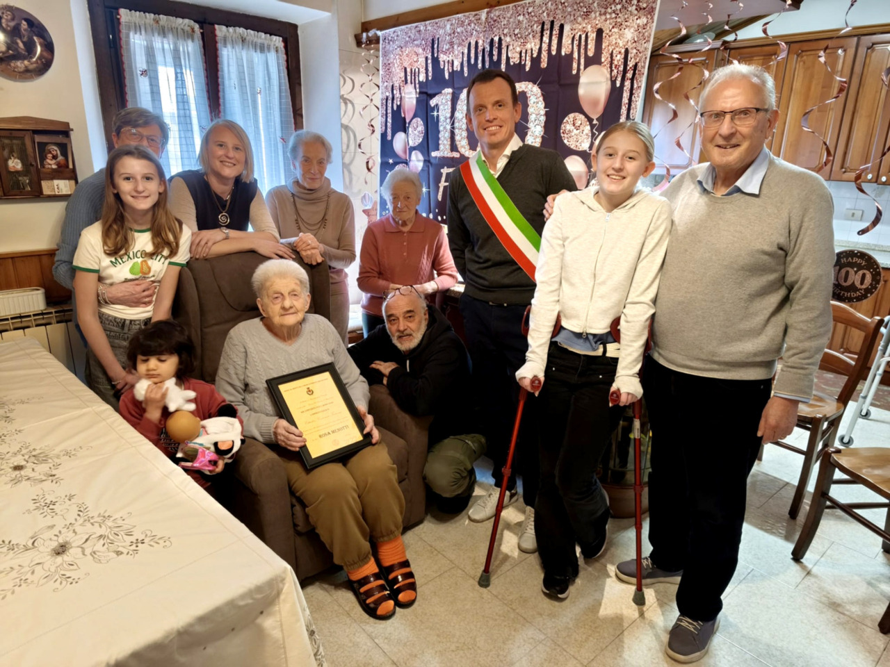 La decana Rosa Menotti ha compiuto 100 anni, grande festa per lei a Milano