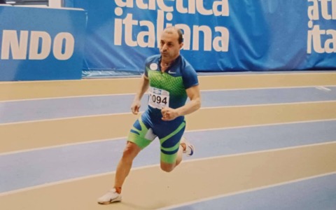 La “freccia” Francesco Nicotra centra il tricolore nella staffetta ad Ancona