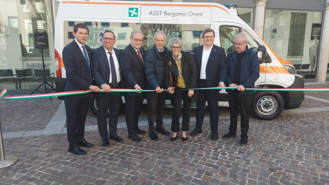 Emergenzopoli a Treviglio, l’assessore Bertolaso inaugura la nuova ambulanza