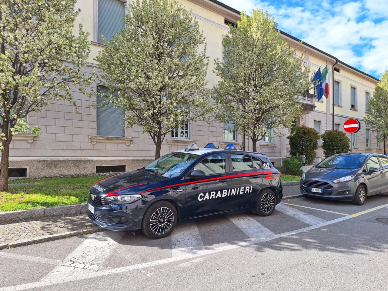 Nello spogliatoio della palestra spunta un rasoio, ferito un ragazzino alle medie