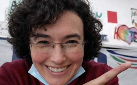 La prof accoltellata ai suoi alunni: “Non arrendetevi, preparatevi al futuro senza paura ma con coraggio”