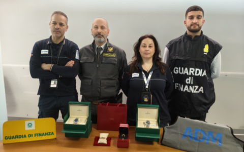 Orio al Serio, hostess fermata con 42mila euro di gioielli di contrabbando provenienti da Dubai