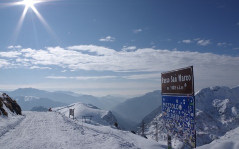 Vento forte, raffiche oltre i 104 km orari in Bergamasca