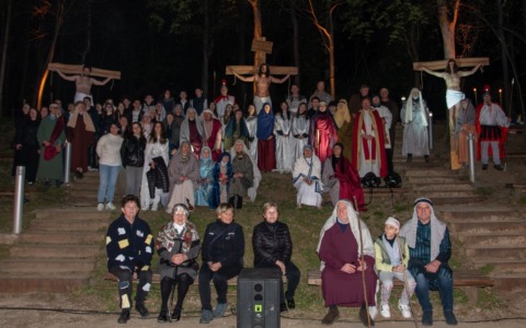 Via Crucis itinerante, a Cologno fede in cammino tra i “monti” della vita
