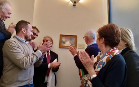 Romano celebra Saulo Ambrosini: la tavolozza del Papa entra nella storia artistica della città