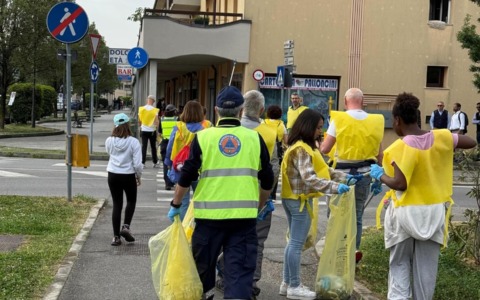 Calcinate si mobilita per l’ambiente: grande partecipazione alla Giornata del Verde Pulito