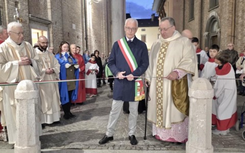 Riqualificato il sagrato della basilica di San Defendente: la comunità si ritrova nel cuore di Romano
