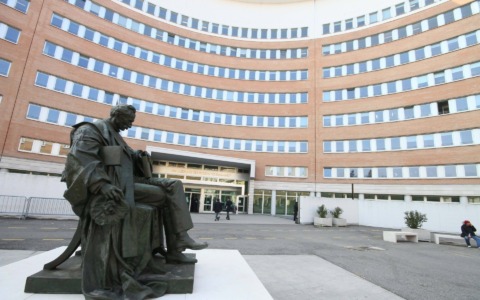 Sarà collocato in comunità il 13enne che ha accoltellato la prof