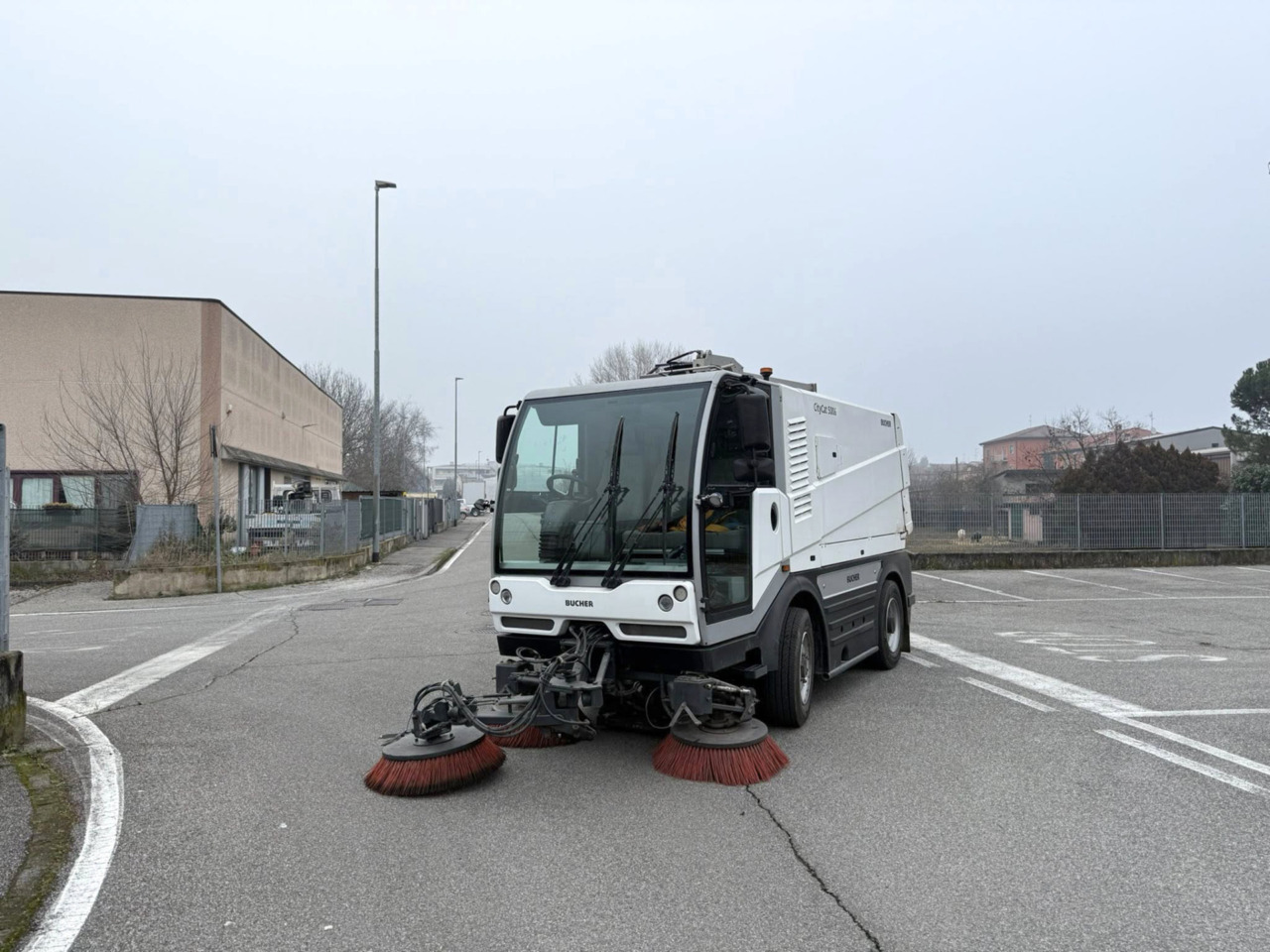 La motospazzatrice noleggiata dall’Amministrazione accende la polemica politica
