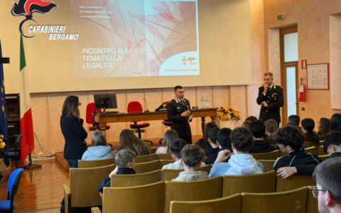 Bullismo e droga, i carabinieri in cattedra al “Facchetti” di Treviglio