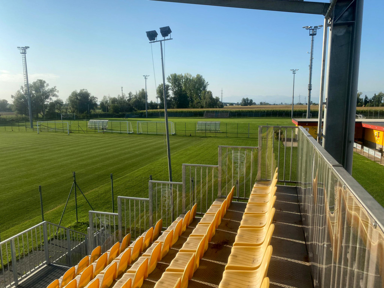 Il Centro sportivo avrà un campo da calcio in erba sintetica