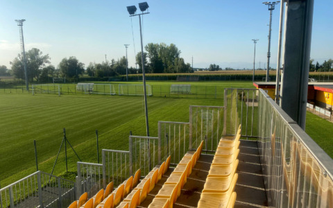 Il Centro sportivo avrà un campo da calcio in erba sintetica