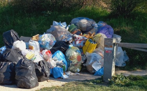 Rifiuti e inciviltà sul Serio: la Pasquetta lascia il segno