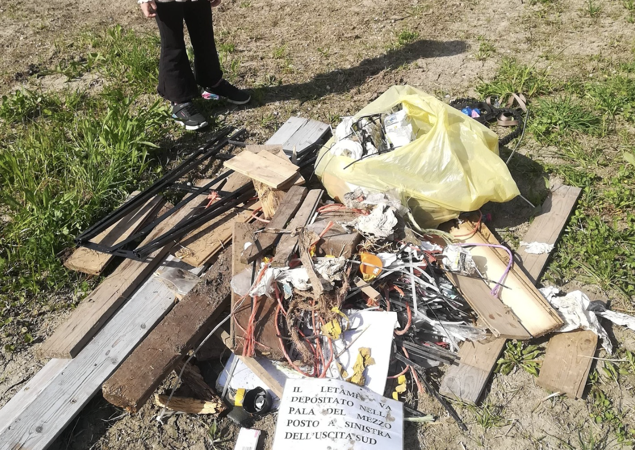 Rifiuti pericolosi nelle aree verdi: cresce l’allarme a Rivolta d’Adda