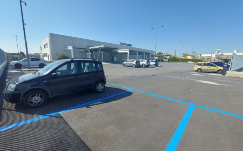 Parcheggio per i pendolari a pagamento a Treviglio, si infiamma la polemica sui social