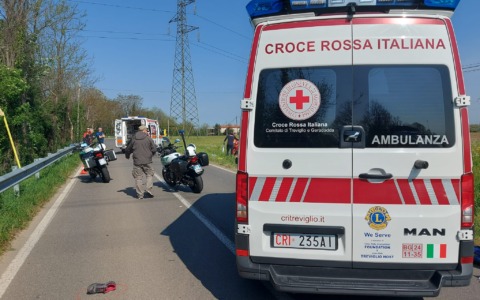Tre ciclisti travolti in via Canonica da un ubriaco: non ce l’ha fatta il 34enne