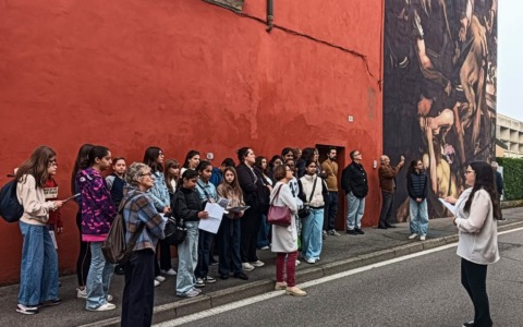 Tra arte e solidarietà, a Covo i giovani diventano guide per raccontare il borgo dipinto