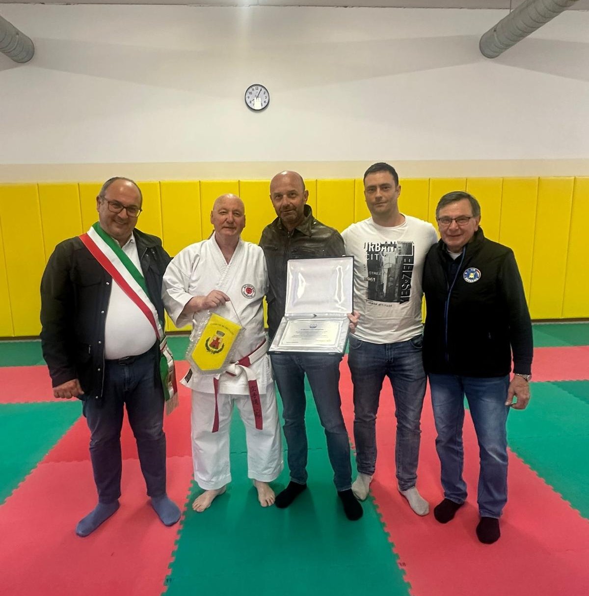 Un doppio riconoscimento a Livio Rampinelli, maestro di karate da mezzo secolo