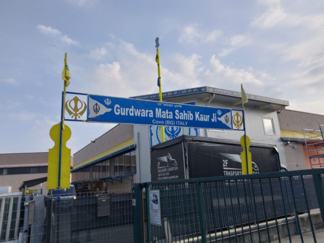 Sparatoria al tempio Sikh di via Campo Rampino: a terra restano due cadaveri