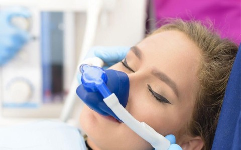 Sedazione con protossido d’azoto: ritrovare il sorriso senza traumi