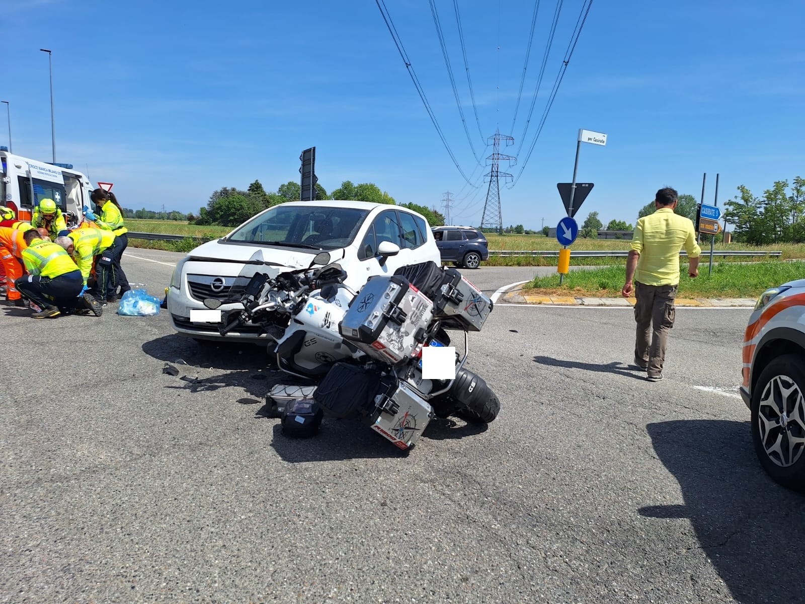 Grave incidente tra auto e moto: elisoccorso per un centauro - Prima ...