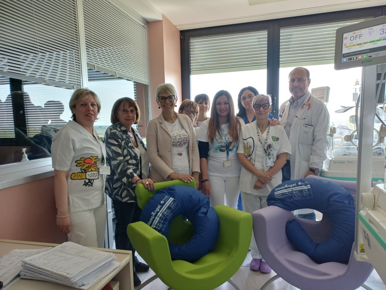 Abio Treviglio dona alla Asst Bergamo Ovest poltrone e cuscini per l’allattamento