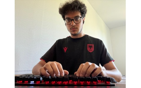 Andrea Akhlaghi Farsi ancora sul tetto del mondo