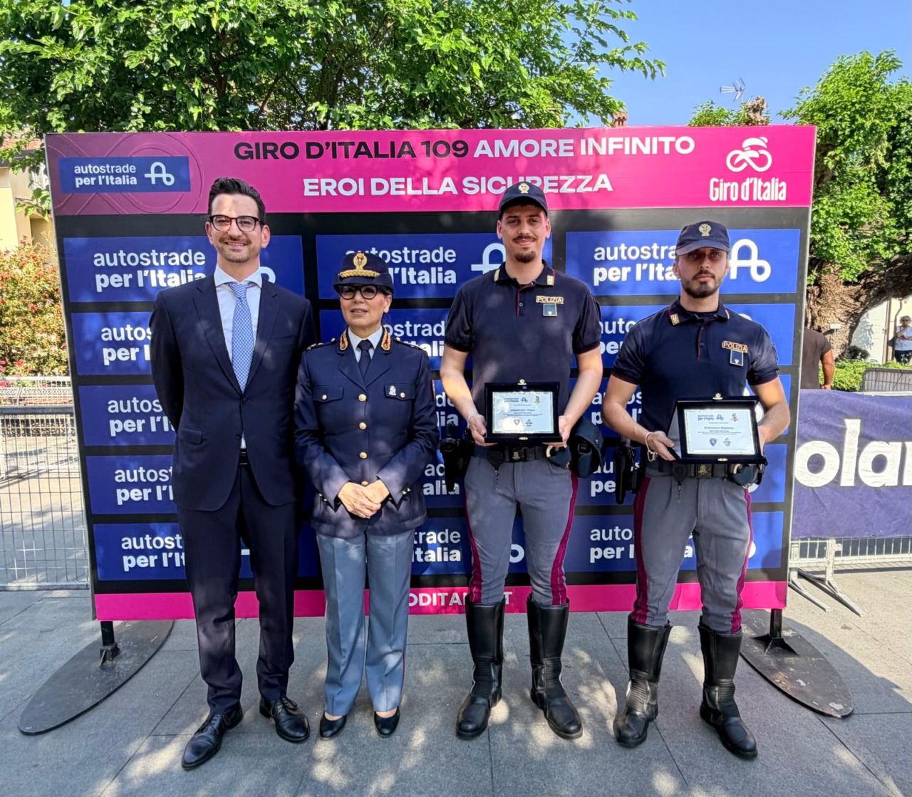 Autostrade per l’Italia e Polizia di Stato: alla tappa del Giro d’Italia di Cassano d’Adda per premiare gli “Eroi della Sicurezza”