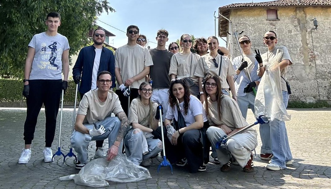 Cleanvaders, giovani e cittadini in azione per una Romano più pulita