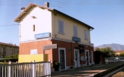 Sei ragazzi di Fontanella coinvolti nella rissa sul treno Edolo-Brescia: denunciati insieme ad altri due giovani bresciani