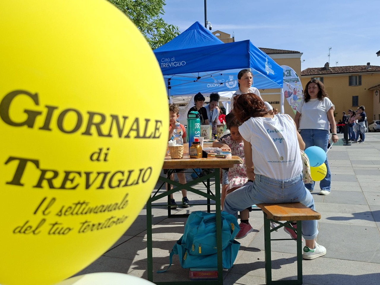 Piazza piena, tra giochi e laboratori, per le splendide mamme del GdT in passerella